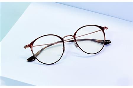 راهنمای خرید بهترین عینک طبی همراه با نکات لازم هنگام خرید