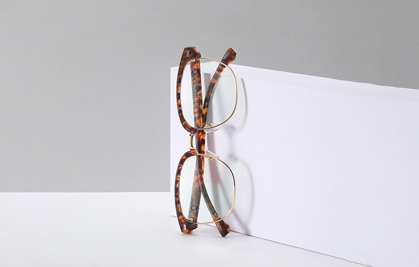 بررسی عدسی عینک طبی هنگام خرید عینک