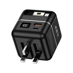 پاوربانک 5000mAh گرین لاین GaN Premium در دست، نمایش ابعاد کوچک و قابل حمل بودن